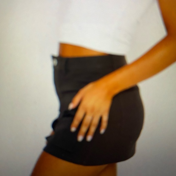 Women’s WhiteFox cargo skirt. NWT. Size Large. Charcoal color. - Picture 4 of 6